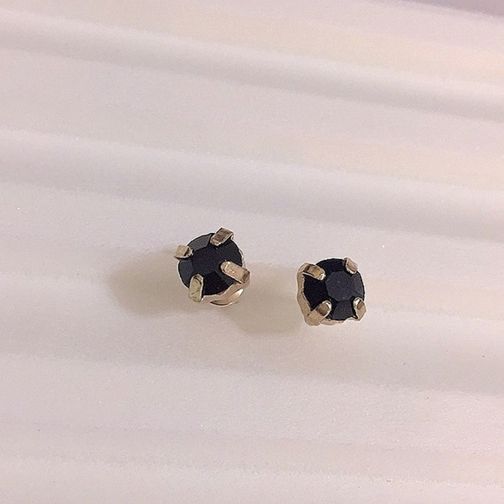 Black diamond stud earrings - Picture 2 of 4